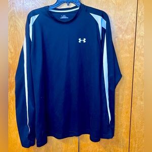Black and white thermal from Under Armour. Heatgear, size is XL in men's.